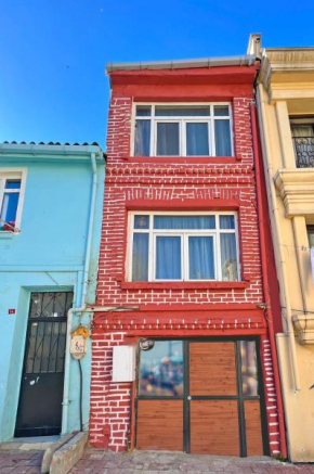 Central 5 Bedroom 5 Bathroom, Newly Renovated Villa at the heart of the city